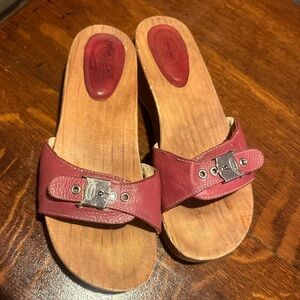 Size 9 Dr. Scholls clogs dark pink #drscholls